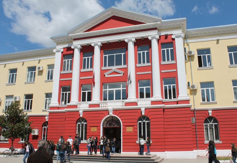 Ndahet nga jeta profesori i Historisë, Adem Mezini