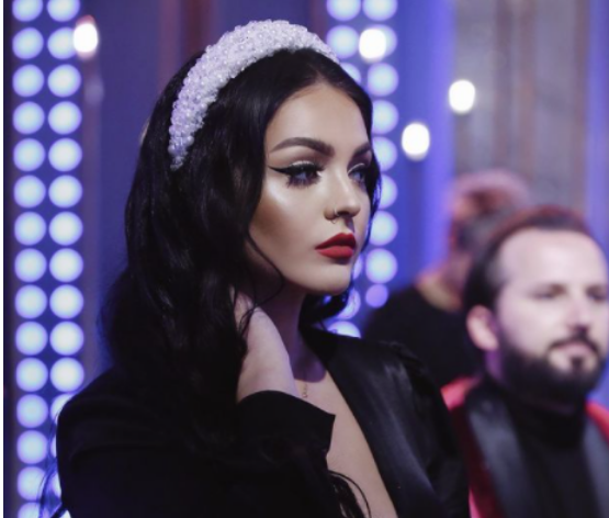 Fifi e pranon se është vetëm, por nuk heq dorë nga dashuria