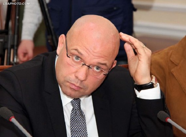 “Kthehemi prap në negativitetin që na karakterizon”, Manjani mund Covidin: I kursyem qeverisë 4 vaksina!