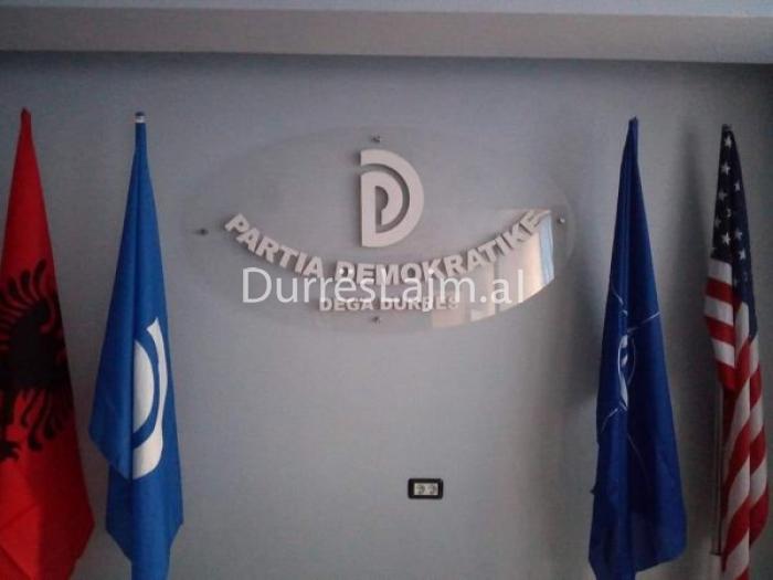 Ish-deputeti i Durrësit drejtues politik i qarkut?