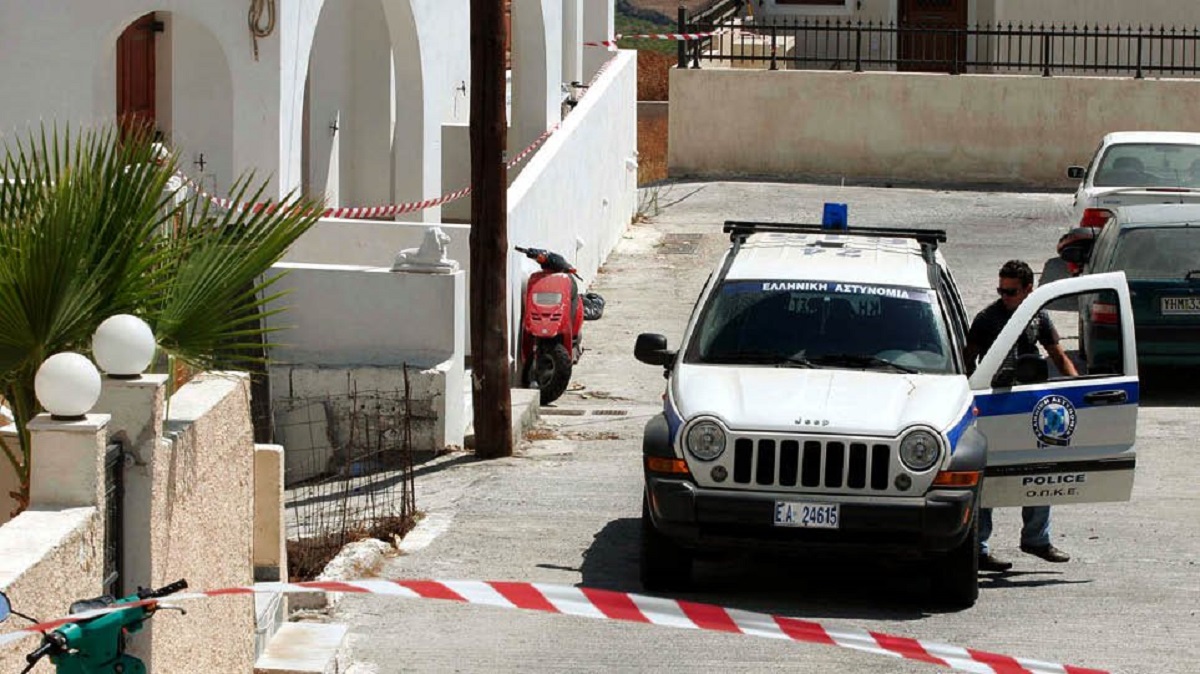 Krim i rëndë, i riu shqiptar lyen me vodka dhe djeg pronarin e hotelit në Greqi