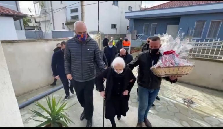 Rama në Shijak: Vazhdon kthimi në shtëpitë e reja i familjeve të prekura nga tërmeti (VIDEO)