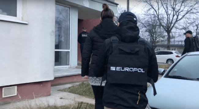 Europol shkatërron 25 banda të kontrabandës së ilaçeve