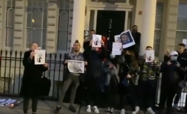 Vrasja e Klodian Rashës, të rinjtë shqiptarë protestojnë në Londër