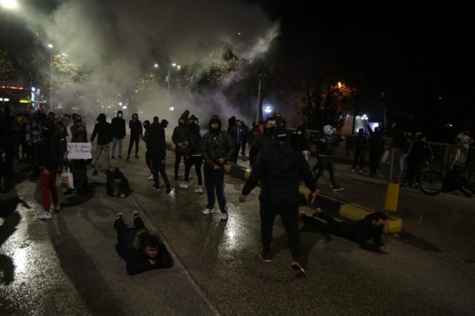 Protesta e pestë/ Policia arreston 4 persona, 46 procedohen në gjendje të lirë, 1 efektiv i plagosur