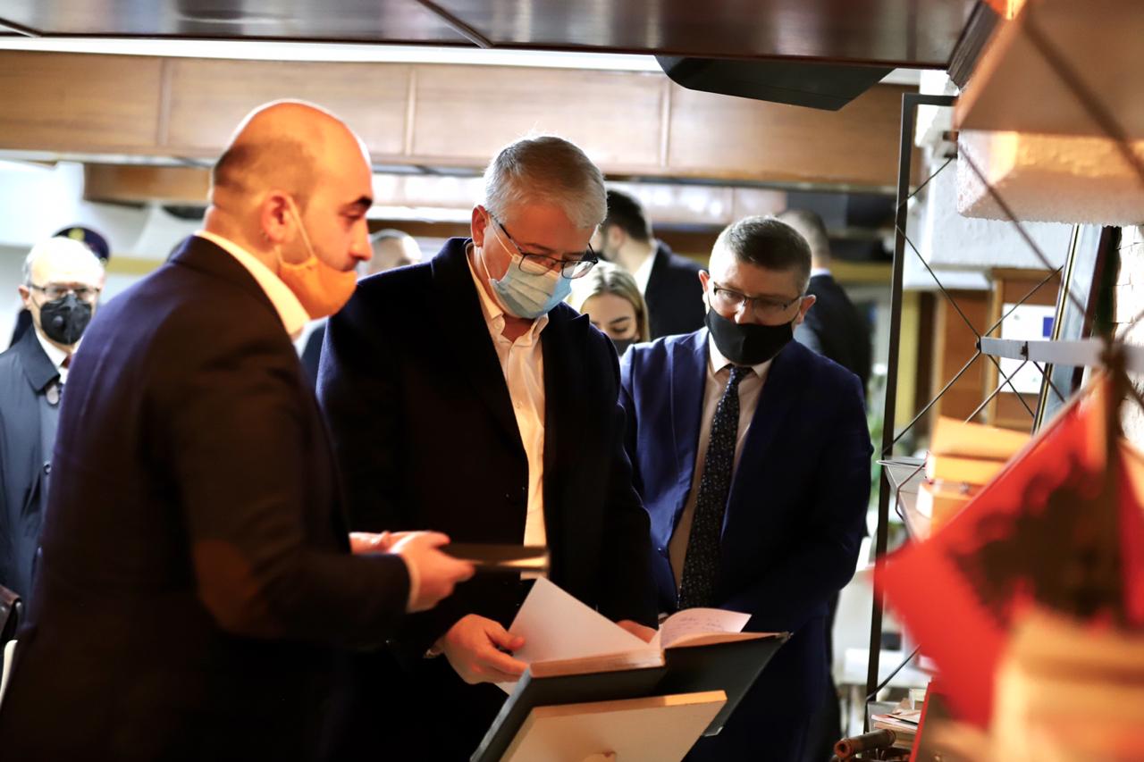 Durrës, AAPSK thirrje OFJ-ve të mbrojnë të drejtat e familjarëve të policëve të rënë në detyrë