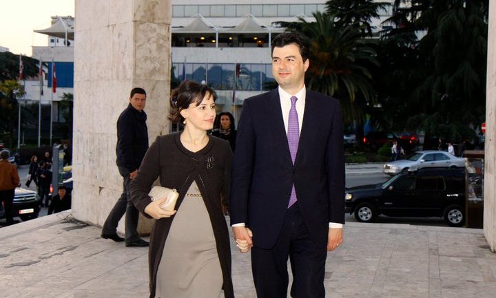 “Bashkëshortja ime e ka kaluar COVID”, Basha: Unë dhe vajzat jemi mirë