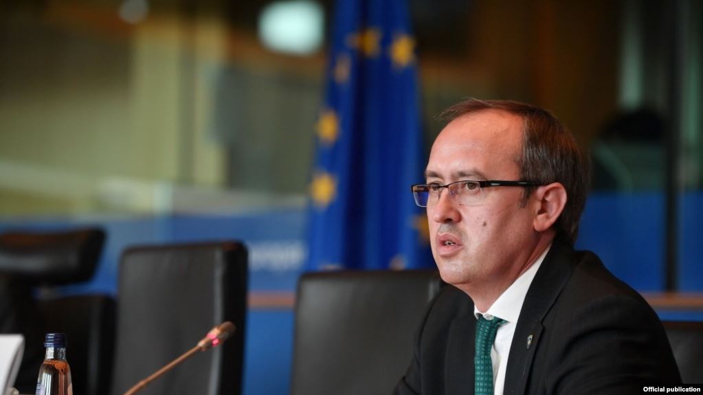 Hoti: Kosova pritet të marrë vaksina për 20% të popullatës