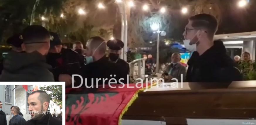 VIDEO/ Gjykata liron dy të rinjtë në Durrës, Barjamaj: Nuk intimidohemi nga veprimet e jashtëligjshme të Policisë së Shtetit