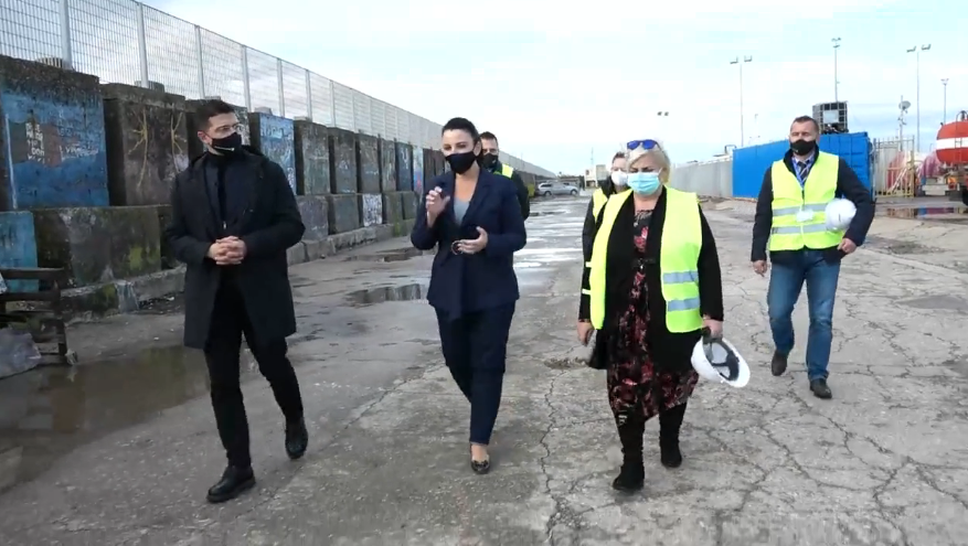 Ministrja Balluku inspekton Portin e Durrësit: Synohet të kthehet në Hotspot në Ballkan (VIDEO)