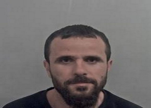 Ktheu shtëpinë në fermë kanabisi me vlerë gjysmë milioni £, kapet shqiptari në Angli