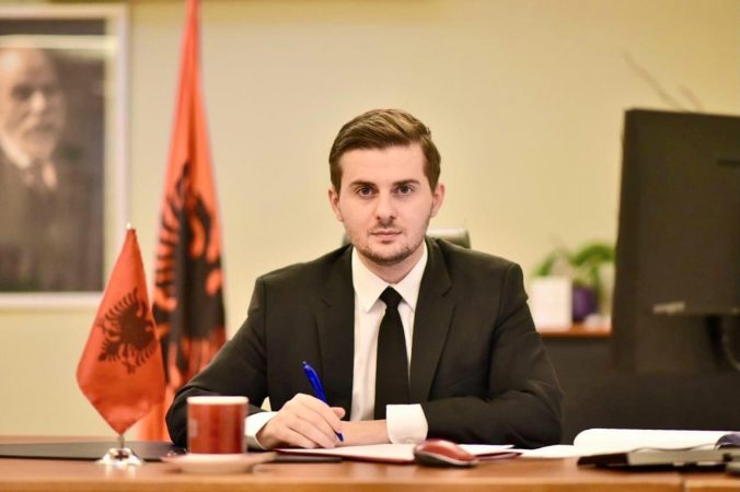 “Politika e vaksinimit e BE-së të zbatohet edhe në Shqipëri”, zbardhet biseda e Cakajt me komisionerin Varhelyi