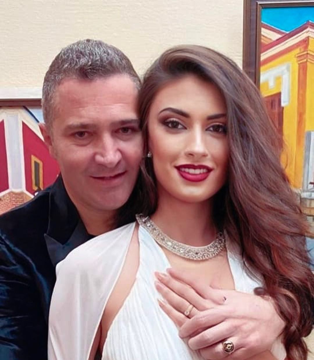 Devis Xherahu i jep fund beqarisë, martohet pas 9 vitesh lidhje me modelen