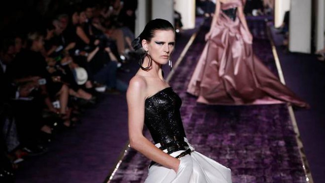 Vdes në moshën 50-vjeçare ikona britanike e modelingut