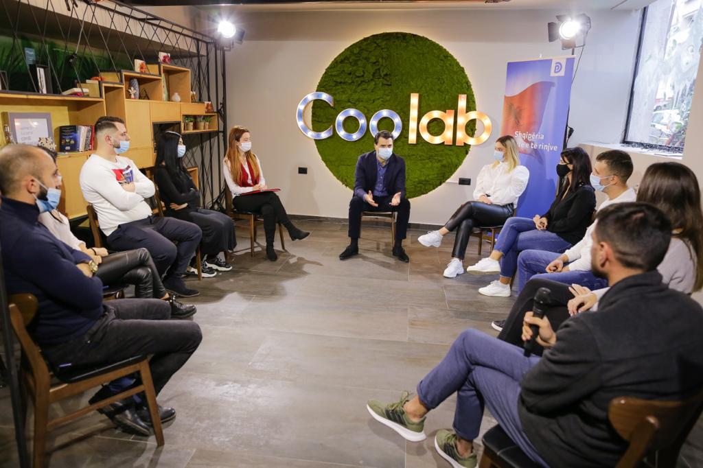 Basha me studentë të sapodiplomuar: Ndryshimi, domosdoshmëri kombëtare më 25 prill!