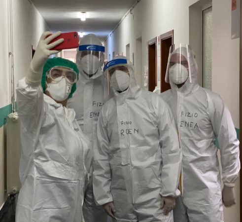 Fizioterapistët në spitalin Infektiv, shefja Najada Çomo i falenderon publikisht