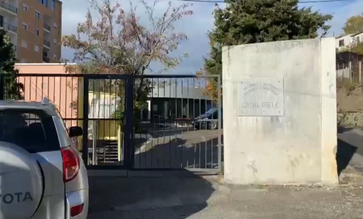 Plagosi 43-vjeçarin në sy të fëmijëve pas konfliktit për pronën, gjykata lë në burg autorin