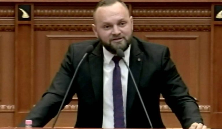 “Rregullojnë dhëmbët në klinika europiane”, Valteri kundër liderëve politikë: Nëse të korruptuarit nuk shkojnë para drejtësisë, s’ka negociata