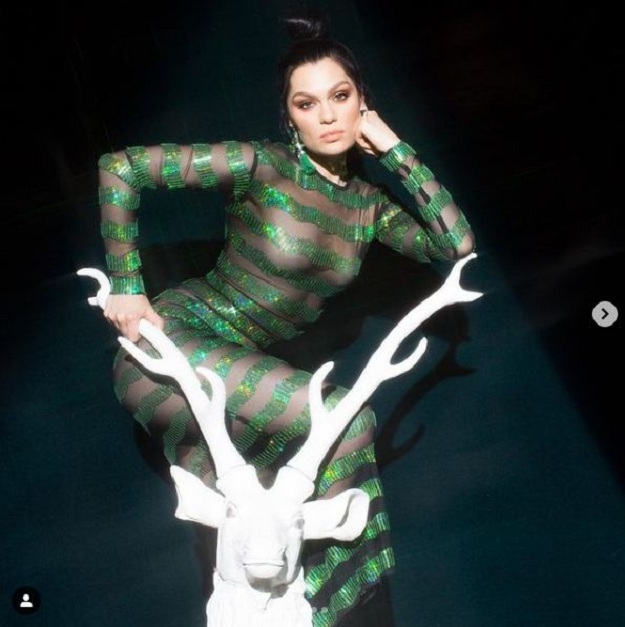 Këngëtarja Jessie J zbulon se ka humbur dëgjimin në njërin vesh