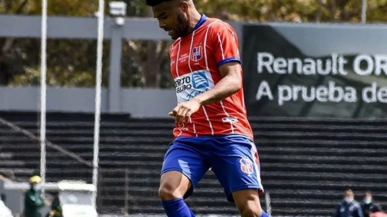 U aksidentua me makinë, humb jetën futbollisti 27-vjeçar