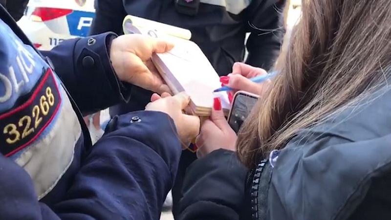 Pa maskë mbrojtëse në publik, gjobiten 254 qytetarë