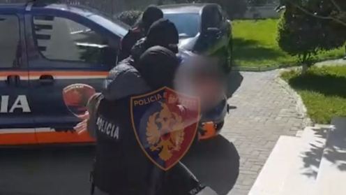 Në drejtim të Tiranës/ Po transportonte 6 emigrantë të paligjshëm, arrestohet 43-vjeçari