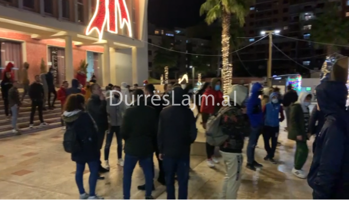 “Drejtësi për Klodjanin”, grumbullohen protestuesit në sheshin “Liria”