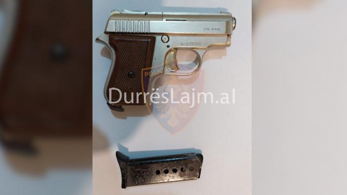 Lëvizte me pistoletë me vete, policia kap befasisht të riun në Durrës