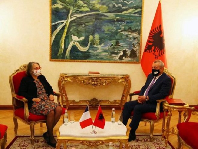 “Franca do të bëjë ç’është e mundur që Shqipëria t’i bashkohet BE”, premtimi i ambasadores për Ruçin