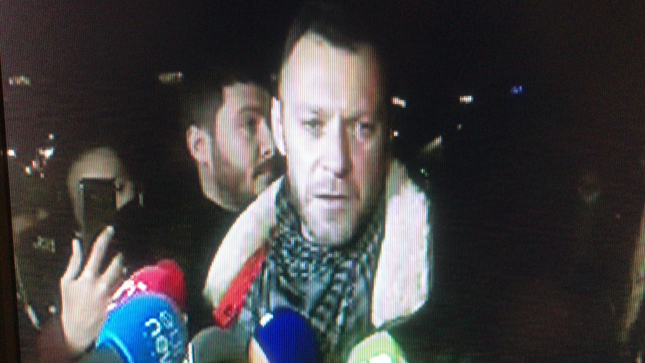 “Nuk lejohen grumbullimet”/ Polici debat me Genc Sejkon: Po të flas me qytetari, largohuni!