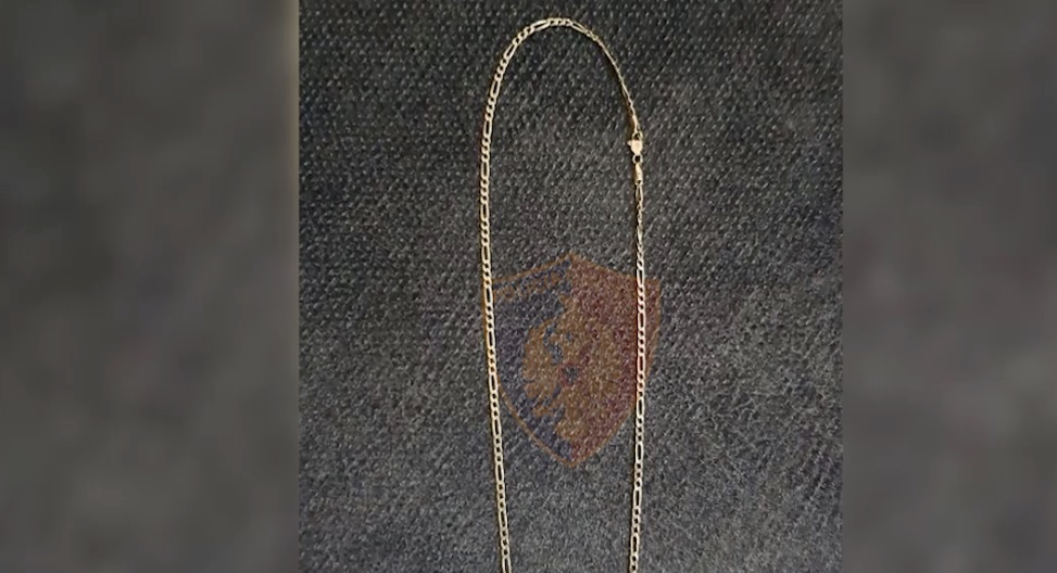 Tre të arrestuar për një varëse floriri, tentuan të arratiseshin (VIDEO)