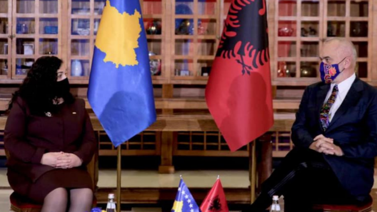 Presidentja në detyrë Vjosa Osmani takohet me kryeministrin Rama