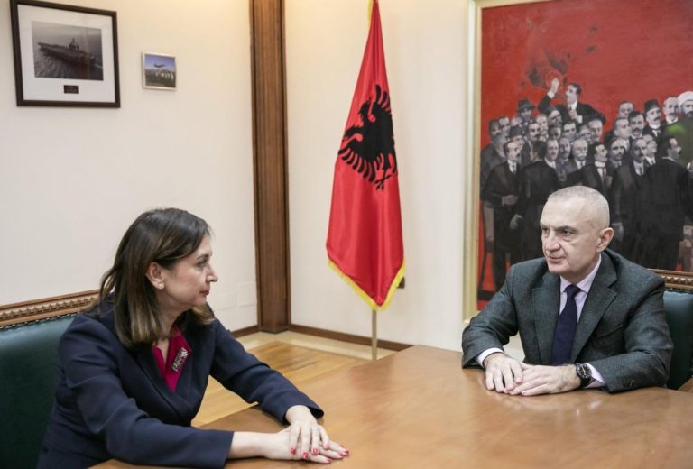 Presidenti Meta takohet me Avokatin e Popullit për pronat në bregdet: Qytetarëve u nevojitet transparencë