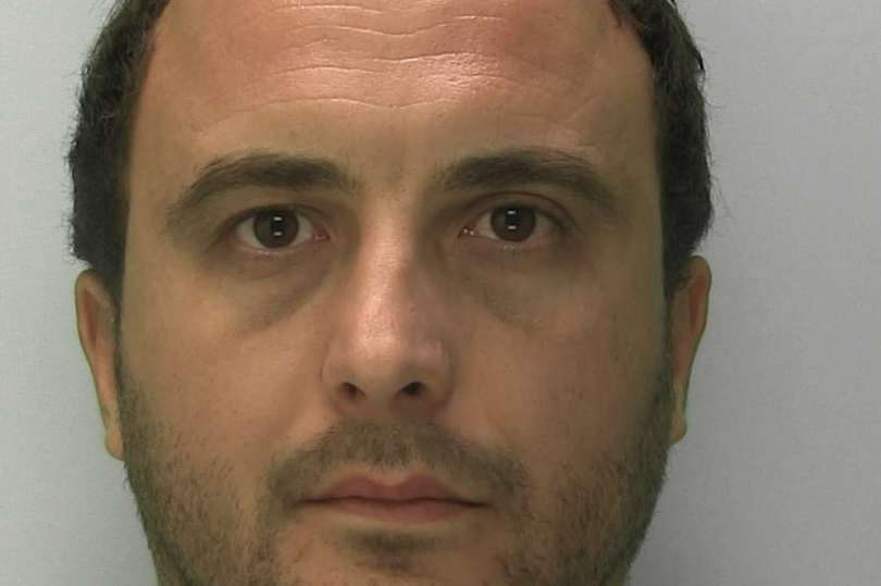 Shqiptari u kap me 10 mijë paund drogë në valixhe, dënohet me 8 vite burg