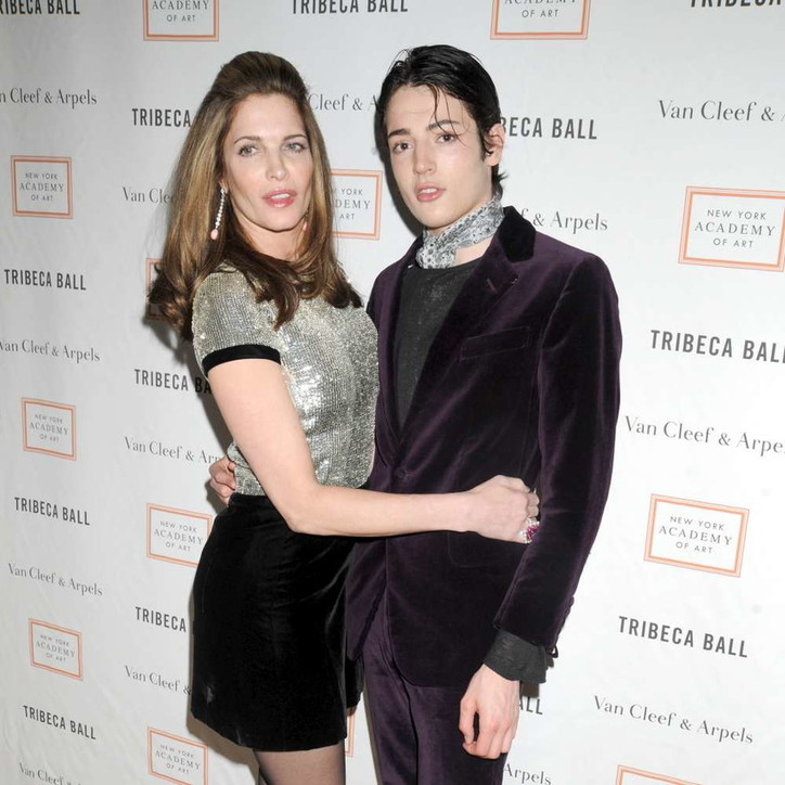 Djali i supermodeles së njohur ndërron jetë në moshën 24-vjeçare nga mbidoza