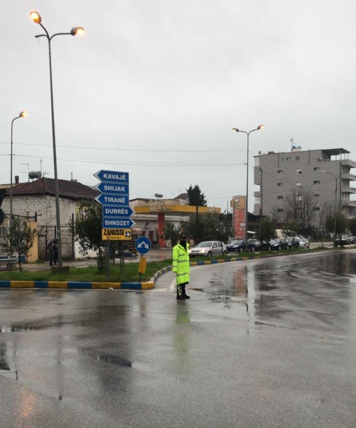 FOTO nga gjendja e akseve rrugore/ Policia: Drejtuesit e mjeteve të tregojnë kujdes maksimal