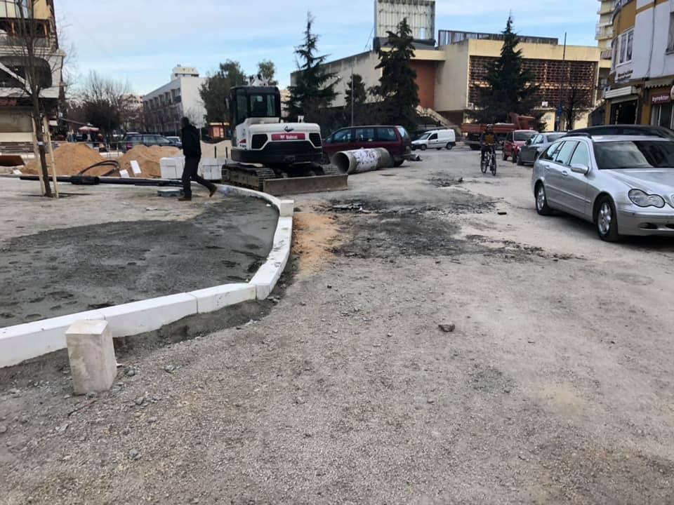 Durrësi, i vetmi qytet në Evropë që ngushton rrugët dhe betonizon sheshet!