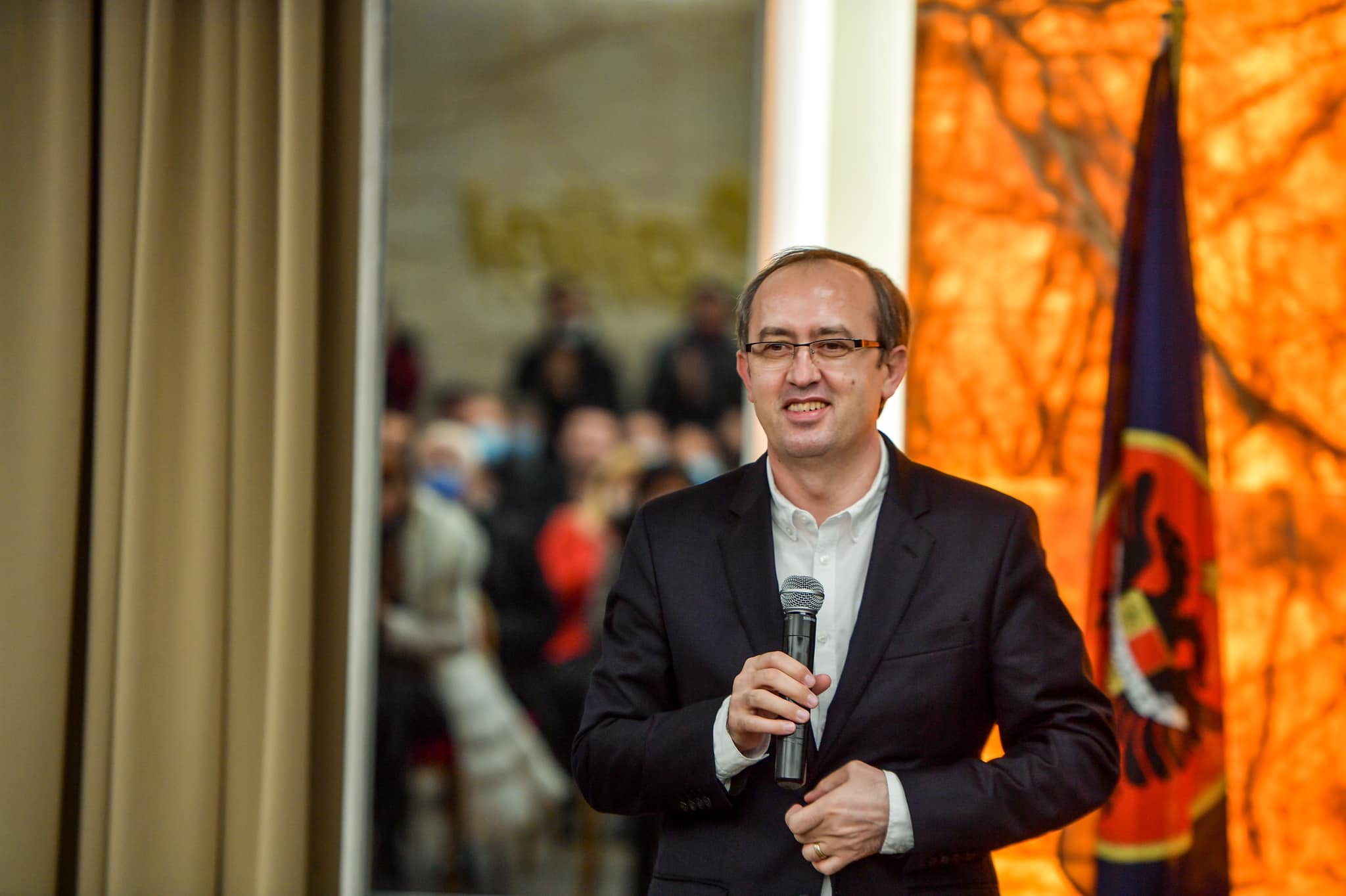 Hoti kërkon të vijojë punën si kryeministër: Me LDK ka shtet normal