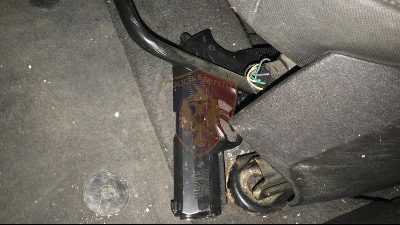Qarkullonte me armë me vete, arrestohet 23-vjeçari nga Shijaku, me precedent të mëparshëm penal