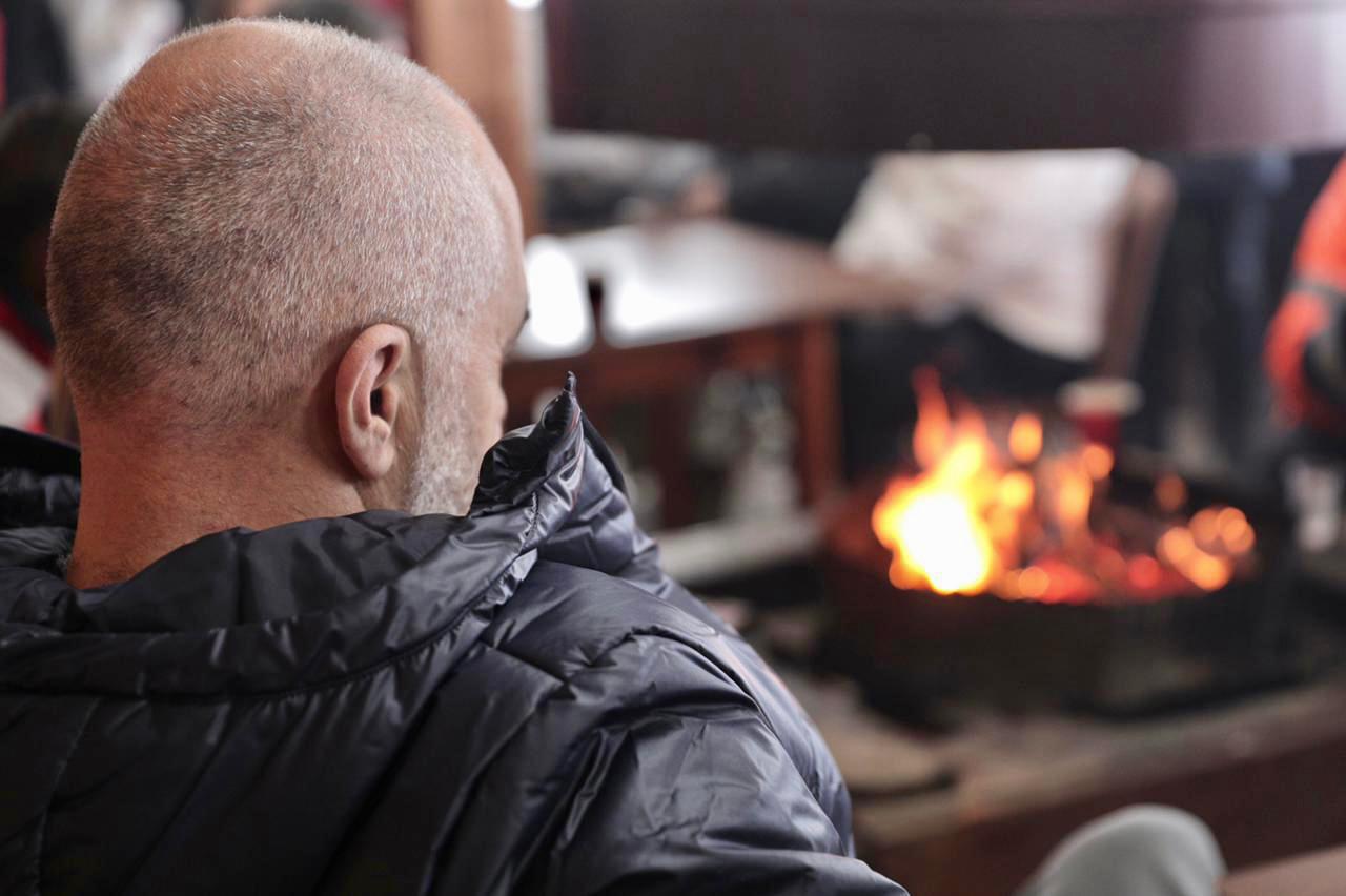 “Me këtë zjarr të ëmbël malesh me dëborë”, Rama poston foto pranë oxhakut