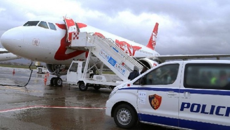 Trafikoi një sasi të madhe hashashi drejt Italisë, arrestohet 28-vjeçari në kërkim ndërkombëtar