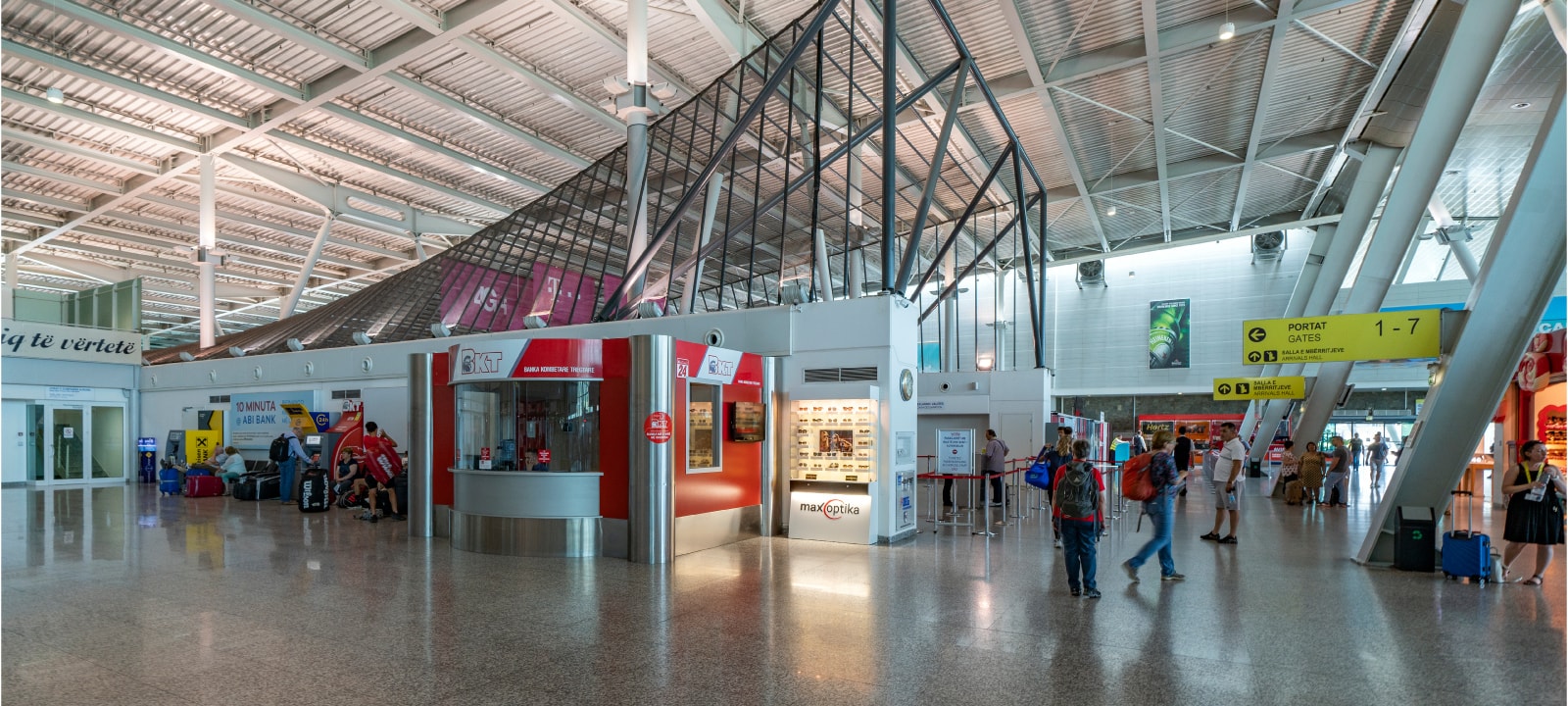 Nga e premtja nisin në Rinas fluturimet me Britaninë e Madhe