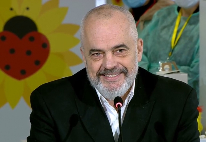 “Të shkoj unë të jap amanetet”, Rama batuta me gazetarët: Ka nga ata që thonë po e bëre vaksinën, vdes në vend!