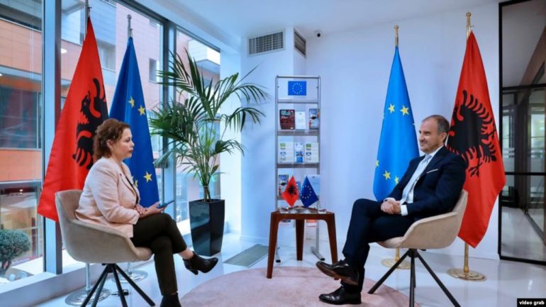 Kritikat e Ramës ndaj BE, Soreca: Shqipëria duhet të ketë plan vaksinimi