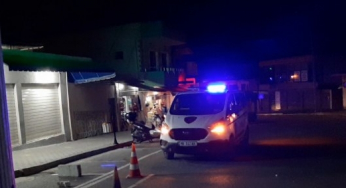 I plagosur në rrugë, 15-vjeçari dërgohet në spital nga policia