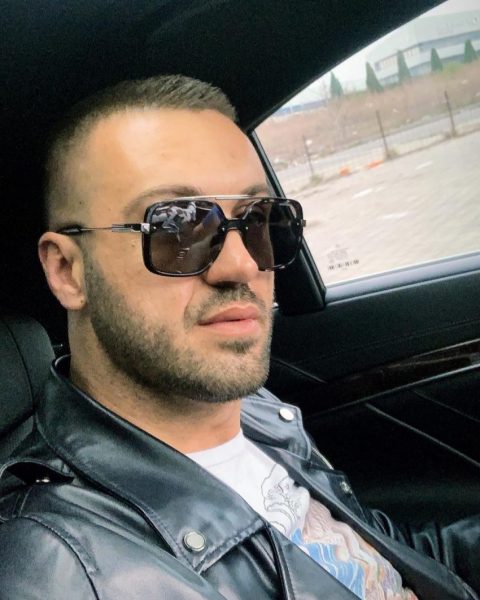 E rëndë/ Babai vret të birin me armë zjarri (EMRI)