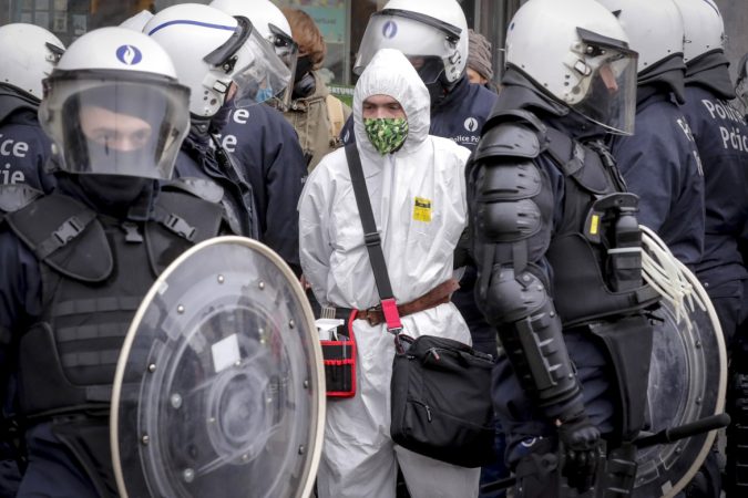 Protestuan kundër masave ndaj koronavirusit, 300 të arrestuar në Belgjikë