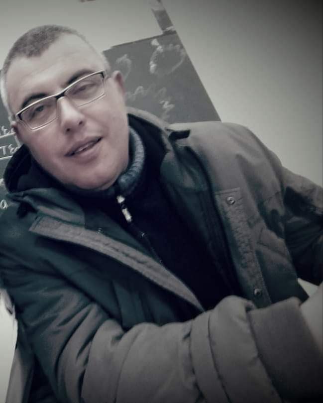 Bie nga çatia e banesës, ndërron jetë pedagogu 49-vjeçar