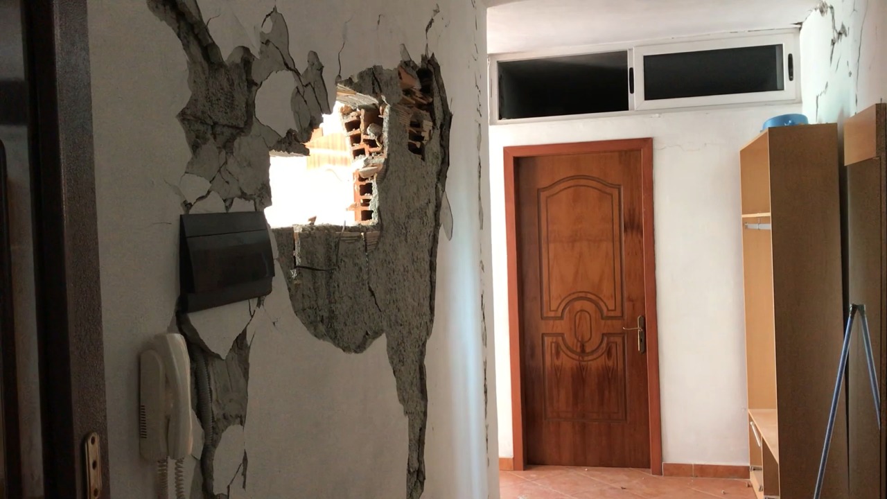 “S’kemi mure, s’kemi ku të rrimë”, banorët e pallateve të dëmtuara nga tërmeti në Durrës: Askush s’ka ardhur të shohë këtë masakër