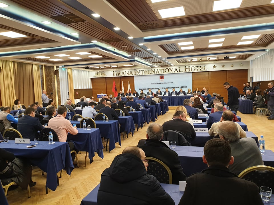 KOKSH/ Asambleja e Jashtëzakonshme, shkarkohet presidenti Viron Bezhani